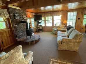 Moosey On Inn Limit 8 2 Bedroom Cottage by RedAwning