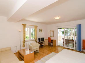Apartments Plavac Mali