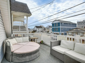 Wildwood Retreat w/ 2 Balconies: 5 Blocks to Beach