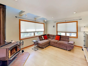 10-acre Montara Creek Sanctuary W/ Private Hot Tub 3 Bedroom Home
