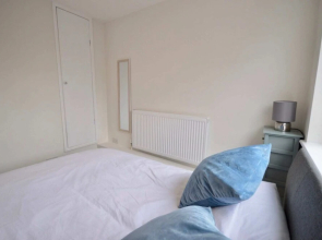 Lovely Modern Flat with Parking Near Airbus, Uwe, MOD