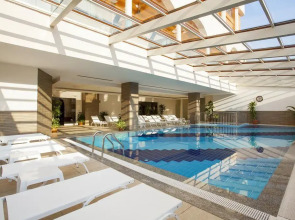 Hotel Orange Palace Side