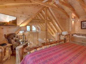 Lovers' Hideaway, 1 Bedroom, Jetted Tub, Private, Pool Table, Sleeps 4
