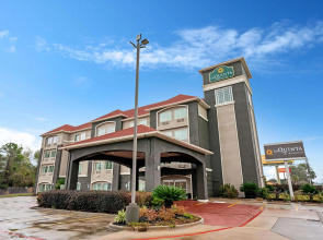 La Quinta Inn & Suites by Wyndham Houston - Magnolia