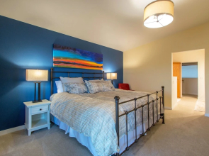 Eye On The Gorge 2 Bedroom Home by RedAwning
