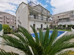 Holiday Home J D-five Bedroom Holiday Home With Outdoor Pool ID Direct Booker 21390