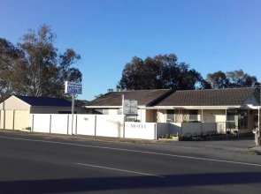 Donald Riverside Motel