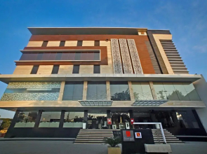 Xenious LN Courtyard Hotel