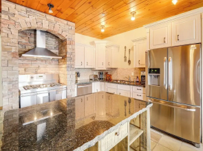 Walkable Condo in Dtwn Mccall! Lake View + Balcony