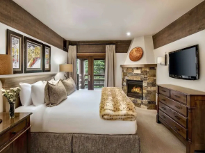 Luxury Two Bedroom Suite with Two Kings 2 Apartment Hotel by RedAwning