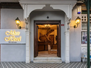 Mom Hotel