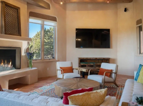 Casa Pinzon - Private Getaway, Minutes From Downtown