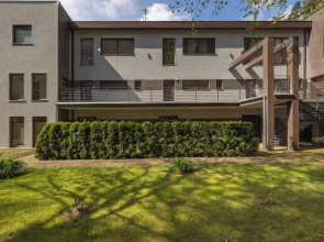 Apartment With Pool by Renters Prestige