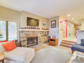 Corner-unit Condo w/ Grill: Walk to Lake Tahoe!