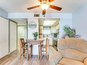 Gulf-view Condo w/ Beach Access & Patio in Hudson