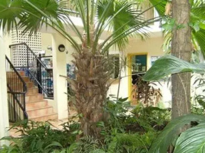 Villa Vaucluse Apartments