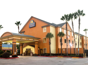 Days Inn & Suites by Wyndham Houston North/Aldine