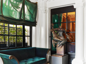 Le Dokhan’s Paris Arc de Triomphe, a Tribute Portfolio Hotel