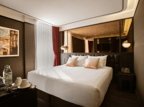 The Gravitique Hotel Khaosan