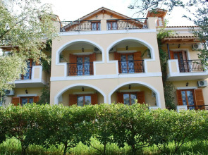 Kavos Psarou Studios and Apartments