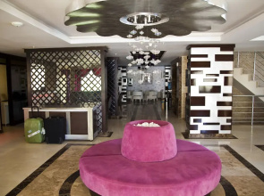 Adella Side Hotel