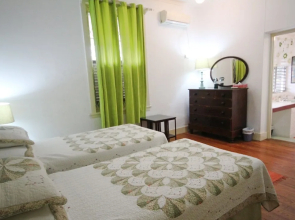 Beachfront Classic 3-bed House - Whitecaps by BSL Rentals
