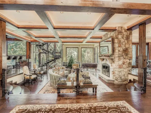 Fairway Drive Retreat 6 Bedroom Home