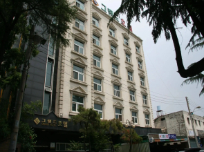 New Grand Hotel
