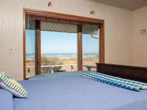 Pacific Rest 3 Br home by RedAwning