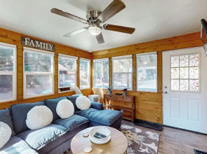 1BR Plus Loft w/ Wifi - Close to Shopping & Hiking