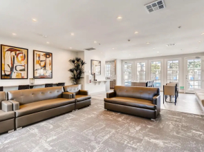 Private Entrance - 2BR Next To Ritz Carlton - Walk Down to Ocean! (MB1)