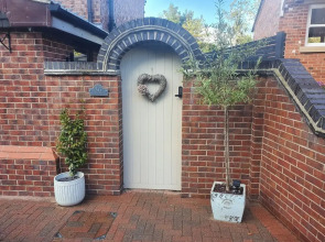 Cosy Village Apartment in Nottingham With Parking