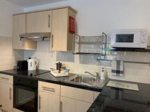 Serviced Apartment Bristol One-Bedroom Southmead Hospital MOD Airbus