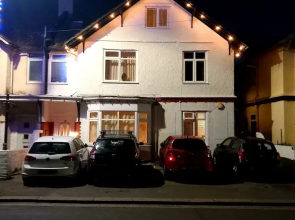 Regis Lodge Guesthouse