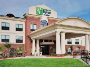 Holiday Inn Express & Suites Sealy by IHG