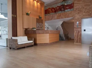 Saronis Hotel