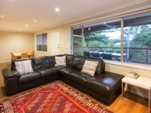 Dunsborough Holiday Homes – 6 Ella Gladstone