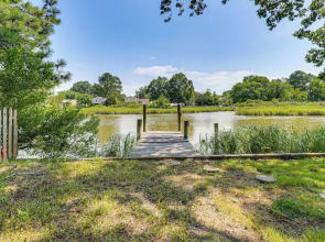 Riverfront Fun: Quiet Home Near Hampton Coastline