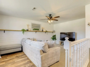Family-friendly Lincoln Home w/ Sandbox & Grill!
