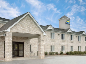 Days Inn by Wyndham Greensboro NC