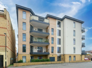 **New** Divine Apartments Slough High Street 2 bed