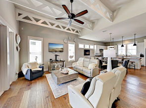 Luxe Waterfront - 3 Br Home