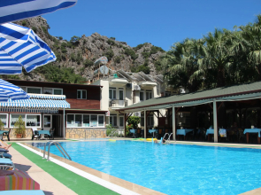 Canada Hotel & Bungalows