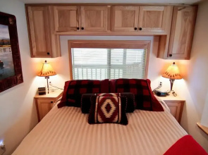 #47 & 48 Hyatt Lake Compound - Sleeps 9