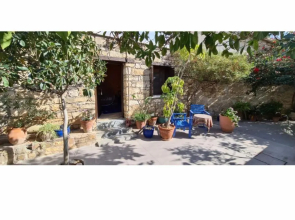 Lovely 1-bedroom rental with ensuite and parking.