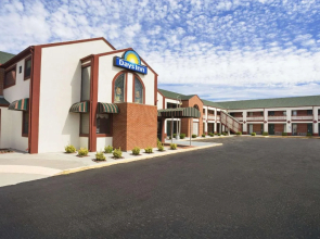 Days Inn by Wyndham Wichita West Near Airport