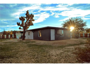 Desert Serenity in Yucca/Joshua Tree w/AC & Fire pit
