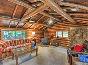 Wheelchair-accessible Belfair Cabin w/ Patio!
