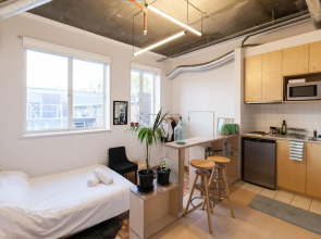 LUCINDA, Carlton Studio Apartment