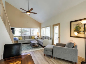 6 Mi to Downtown: Flagstaff Townhome w/ Deck